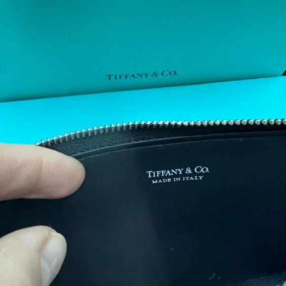 🔴NEW 🔴Authentic NEW TIFFANY & CO Black Leather Clutch 💙🔴 - Picture 4 of 8